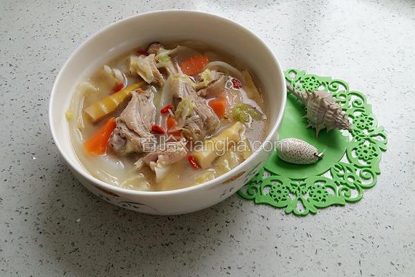 黄芪枸杞鸭腿煲