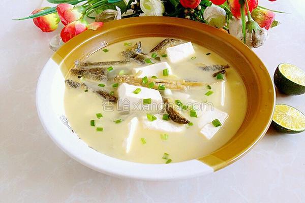 泥鳅炖豆腐汤