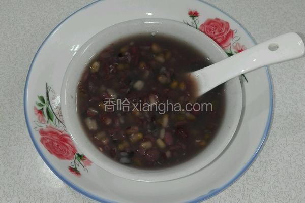 黑米红豆绿豆糯米粥