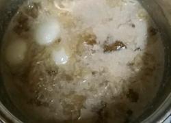 桃胶雪燕皂角米银耳椰浆鹌鹑蛋甜汤