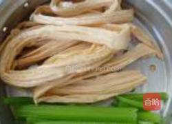 凉拌腐竹银耳的做法图解1