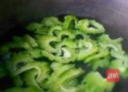 苦瓜炒肉片的做法图解4