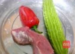 苦瓜炒肉片的做法图解1