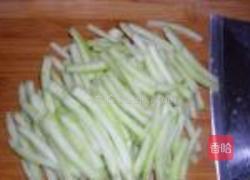 凉拌瓜皮的做法图解2