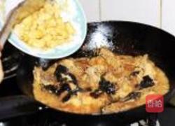 大蒜烧鲶鱼的做法图解9