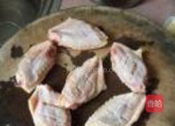 叉烧酱焖鸡翅的做法图解2
