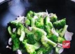 西兰花炒鱿鱼的做法图解7