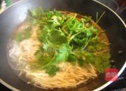 鲜美金针菇鱼汤的做法图解6