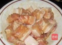 五花肉焖莲藕的做法图解3