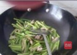 黑木耳炒蒜苗的做法图解4