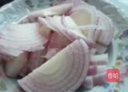 洋葱炒肉的做法图解1