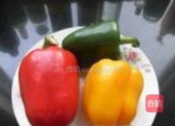 三色彩椒溜肉片的做法图解2