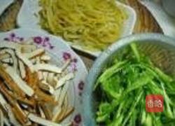 青椒榨菜五香干的做法图解2