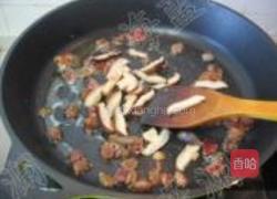 芥蓝腊肠炒饭的做法图解4