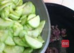 翠玉瓜炒猪肉的做法图解4