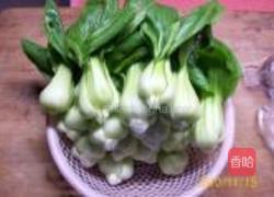 清水油盐炒油菜的做法图解1