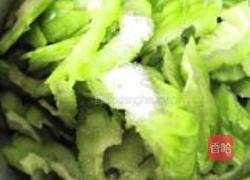 清炒苦瓜的做法图解1