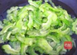 清炒苦瓜的做法图解2