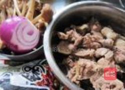 干锅鸭腿茶树菇的做法图解1