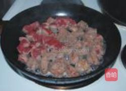 牛肉炖双菇的做法图解2