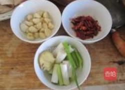 炖黄河大鲤鱼的做法图解2