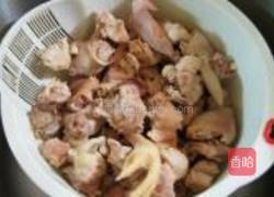 小鸡炖蘑菇的做法图解1