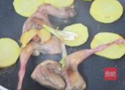 香煎迷迭香鹌鹑的做法图解3