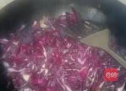紫甘蓝炒肉的做法图解4