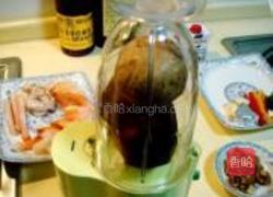 海鲜馄饨伴核桃蘑菇汁的做法图解3