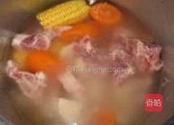 粉葛玉米骨头汤的做法图解3