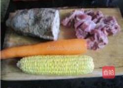 粉葛玉米骨头汤的做法图解1