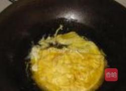 胡萝卜腐竹炒鸡蛋的做法图解5