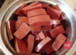 青蒜苗炒羊血的做法图解2