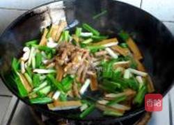 蒜苗香干肉的做法图解8