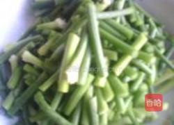 蒜薹鸡丝的做法图解1