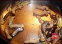 冬菇素炒白菜的做法图解1