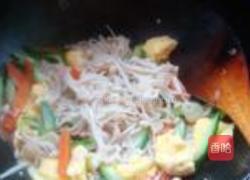 金针菇黄瓜炒鸡蛋的做法图解13