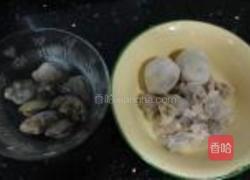 鱼丸花蛤白果面的做法图解1