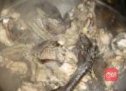 乌鸡山药煲的做法图解3