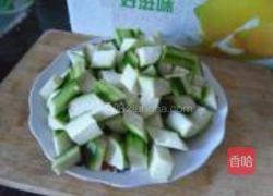 剁椒煸炒丝瓜丁的做法图解2