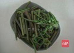 凉拌蕨菜的做法图解2