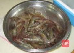 油爆基围虾的做法图解1