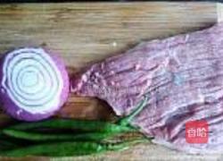 洋葱杭椒牛柳的做法图解1