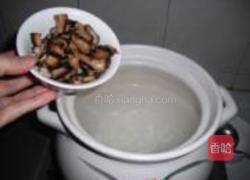 豆腐粒香菇干鱿鱼粥的做法图解10