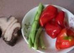 红椒四季豆炒腊肉的做法图解1
