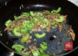 贝尖炒苦瓜的做法图解8