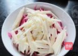 酸甜萝卜梨丝的做法图解2