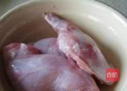 双椒滑炒兔肉的做法图解1
