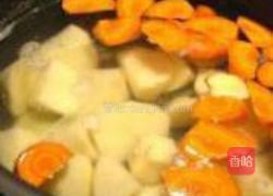 土豆红萝卜狮子头的做法图解2