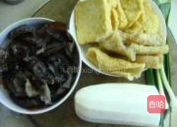 炸猪皮一锅乱炖的做法图解1